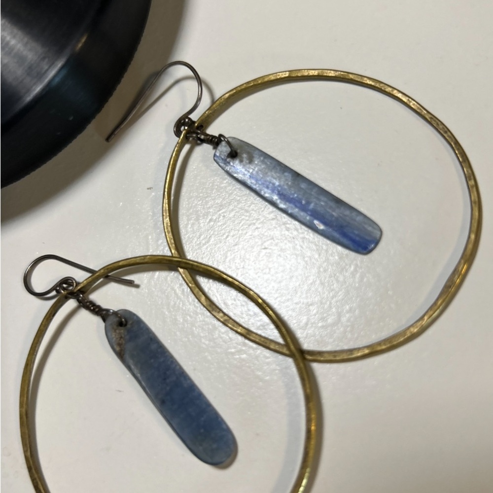 Jen Kahn Kyanite Brass Hoops
Handmade in Vermont